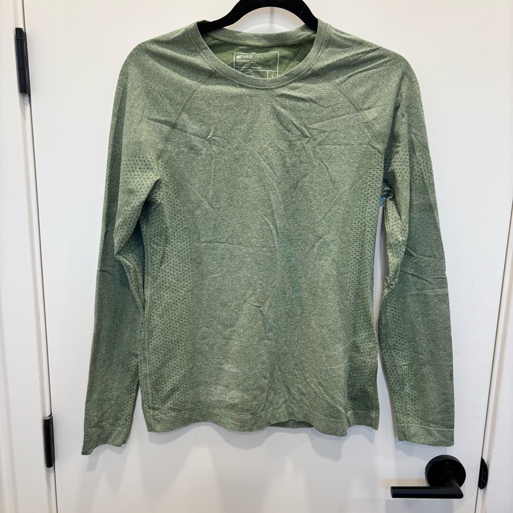 Never Worn Large FIGS Long Sleeve Seamless Underscrub Shirt
